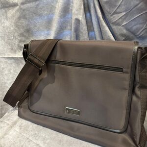 Givency Parfum computer laptop 
Chocolate, brown‎ microfiber Crossbody bag